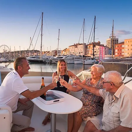 Plusdream Botel Agde